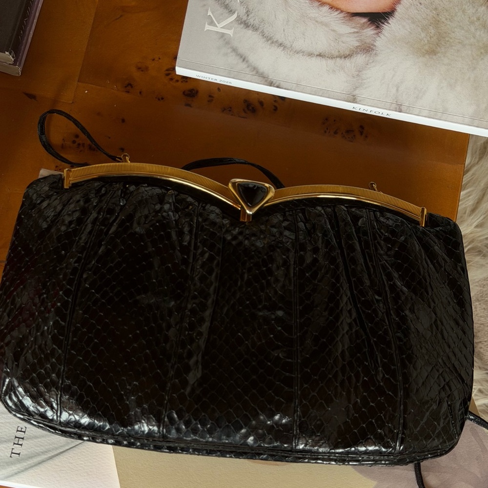 Judith Leiber Elegant Black Cross body bag